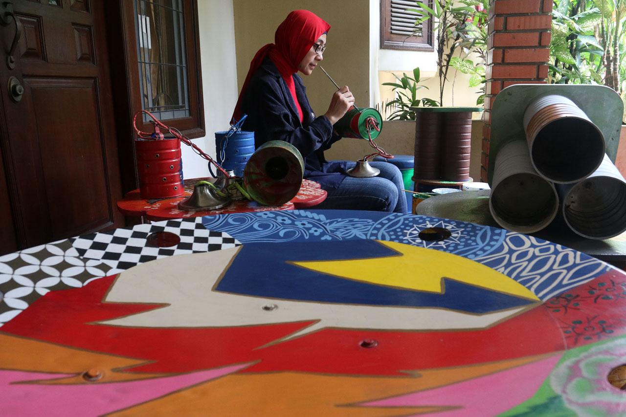 Manfaatkan Kaleng Bekas,...