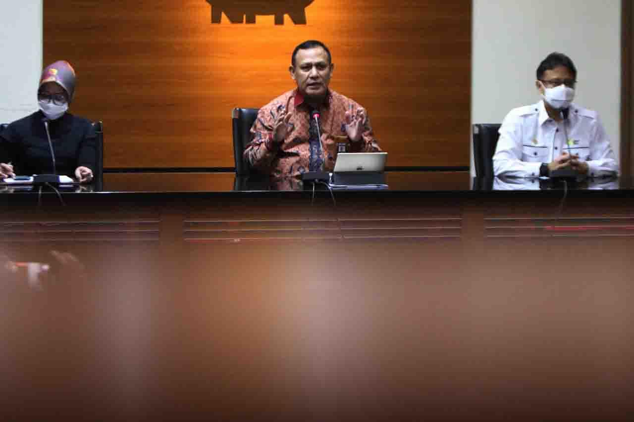 Bahas Vaksinasi Mandiri,...