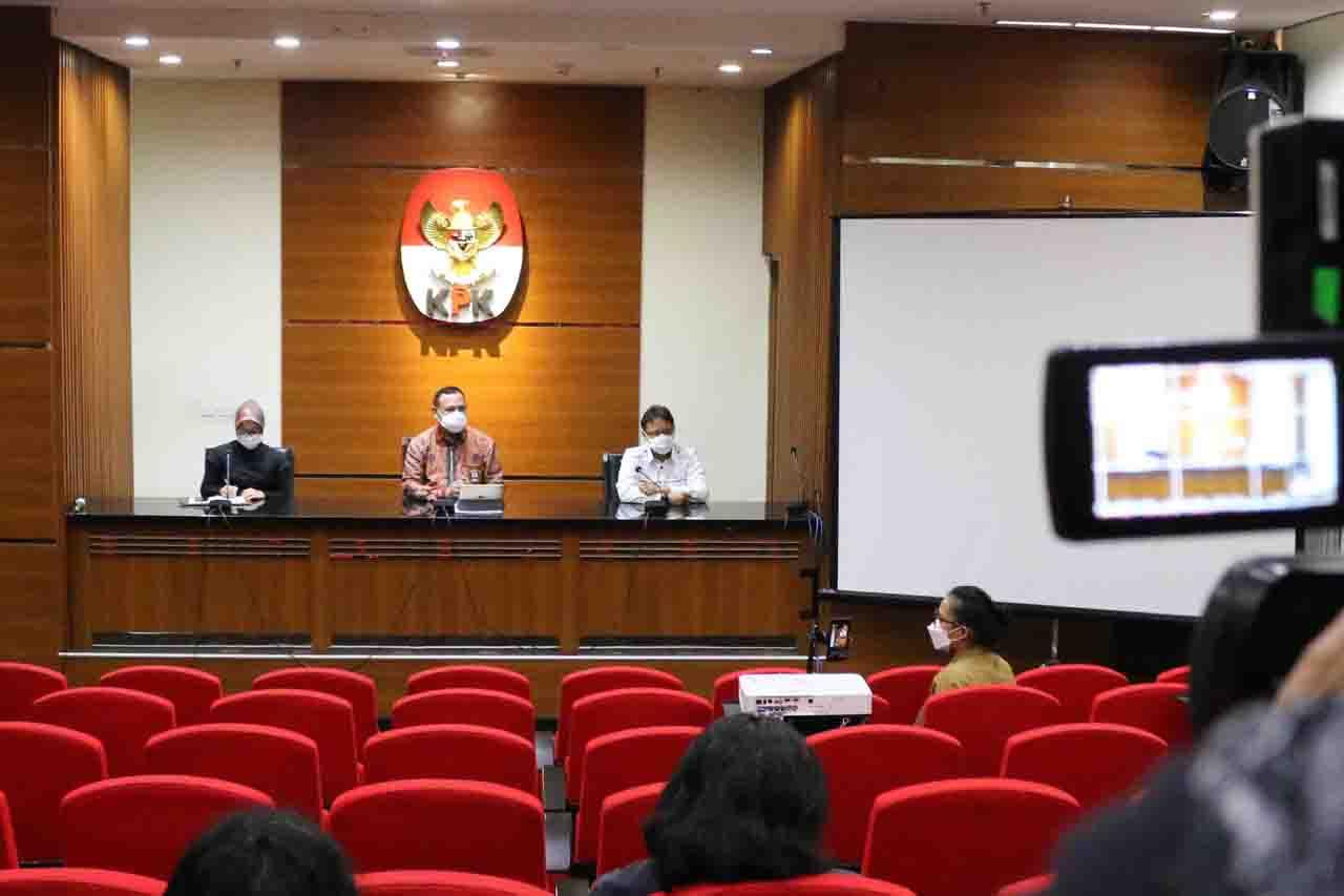 Bahas Vaksinasi Mandiri,...