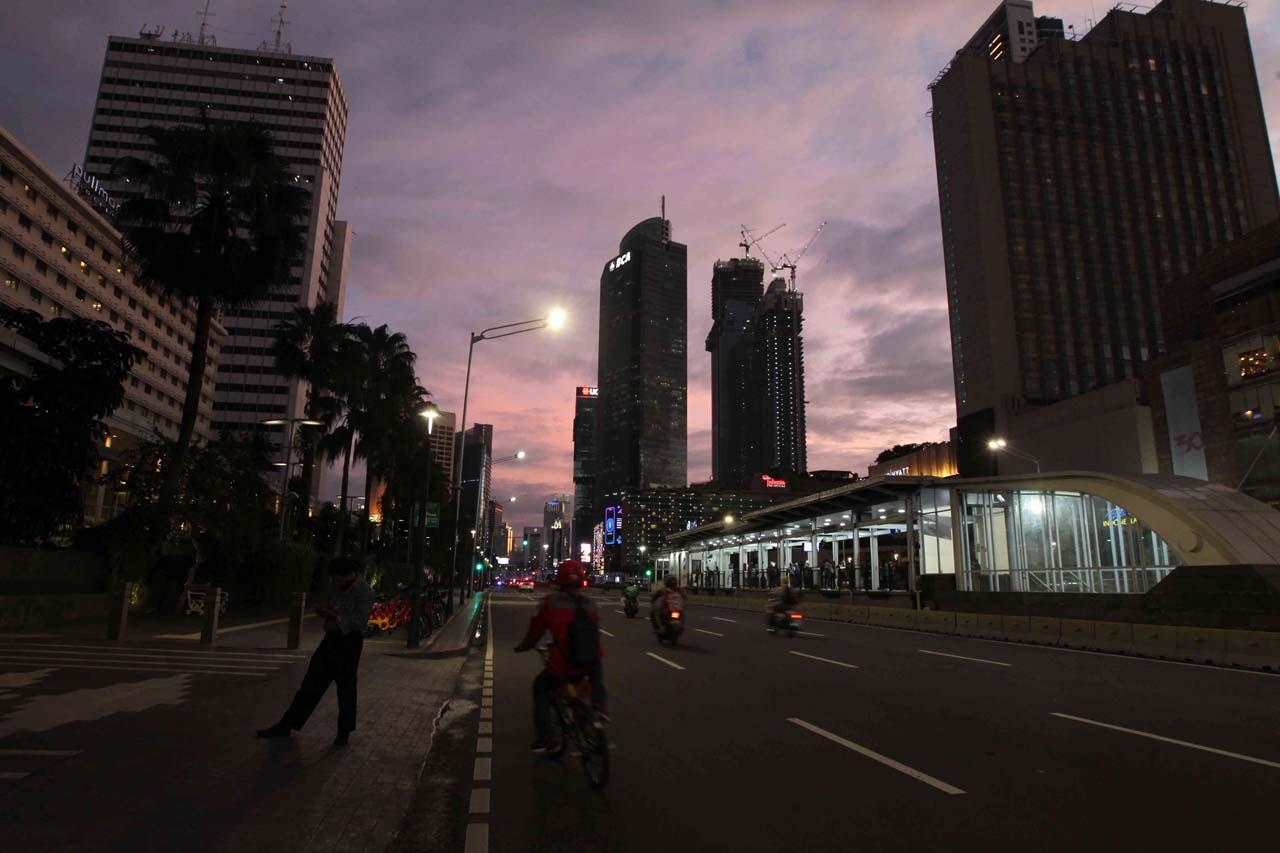 Mengintip Penampakan...