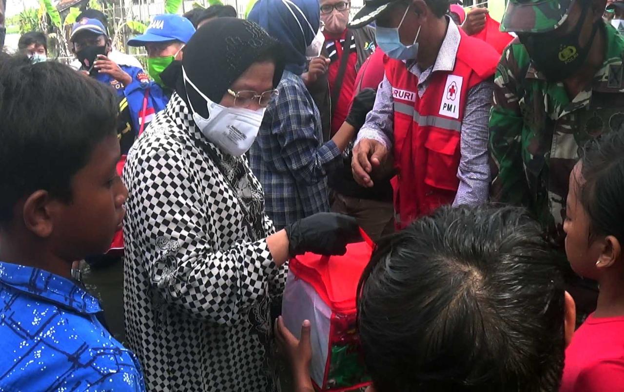 Tinjau Lokasi Banjir...
