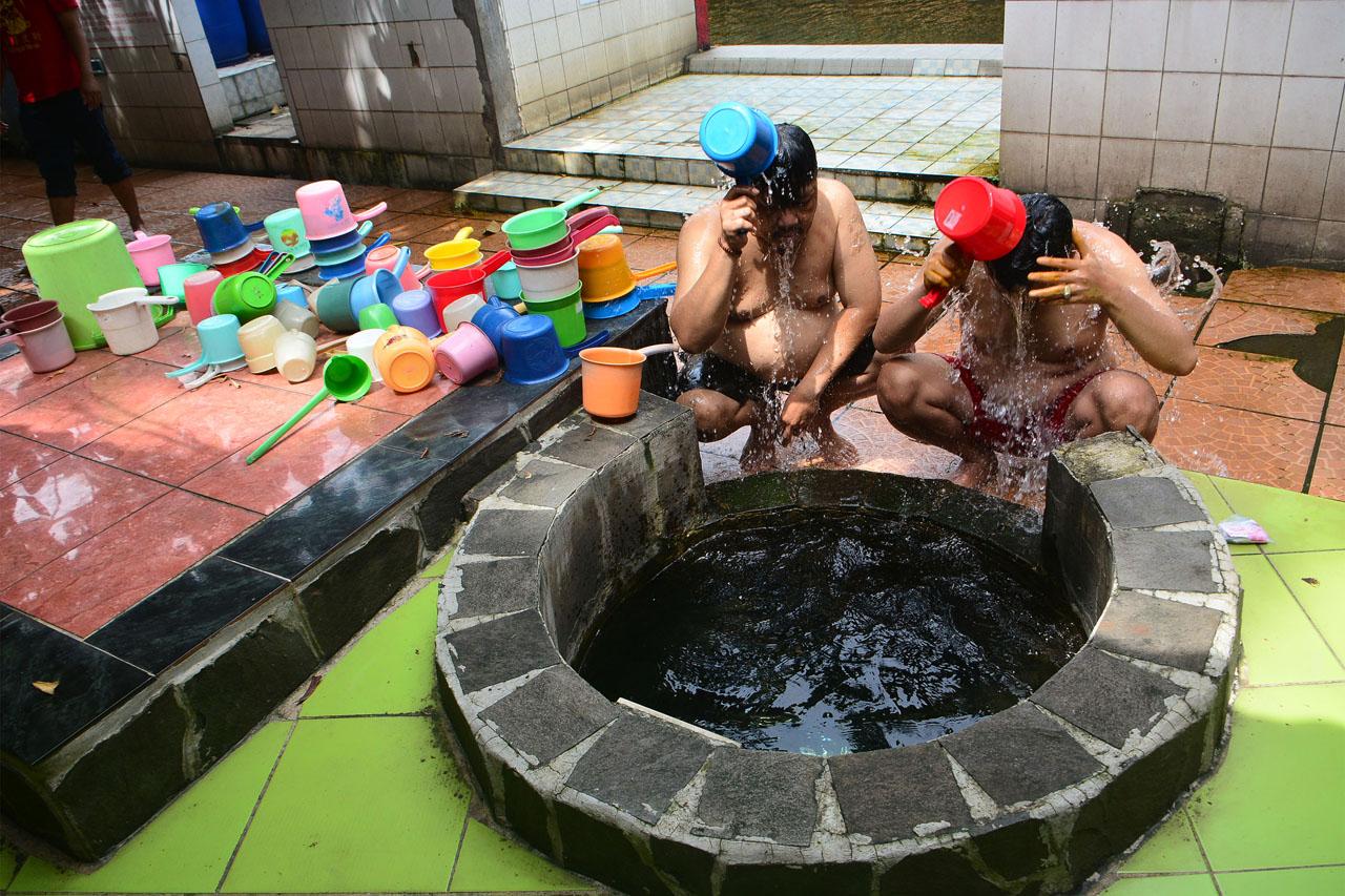 Memohon Keberkahan,...
