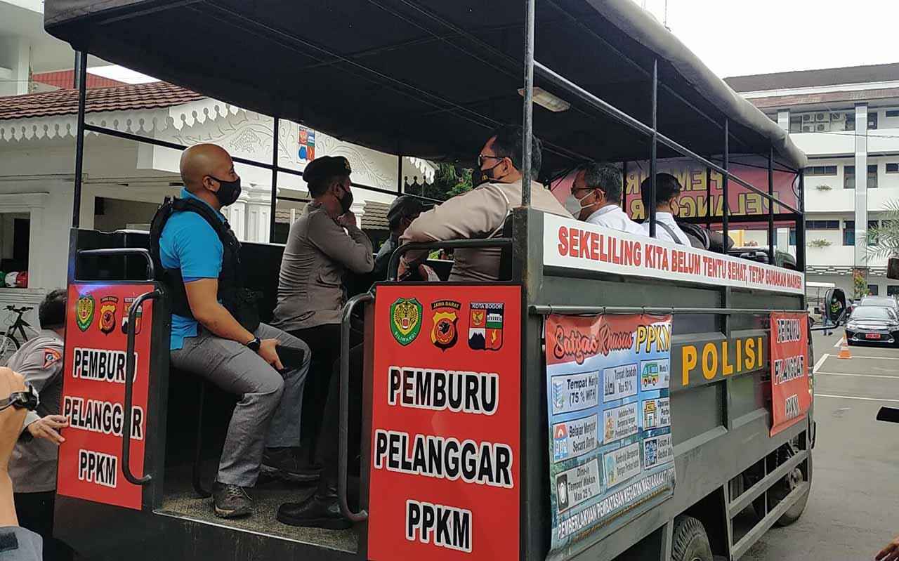 Diangkut Truk Pemburu...