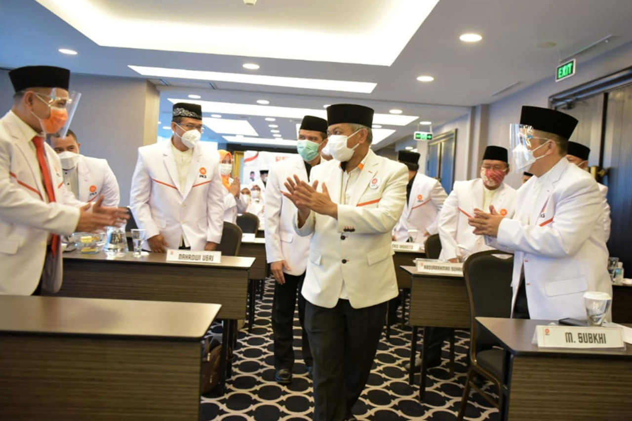 PKS Lantik Pengurus...