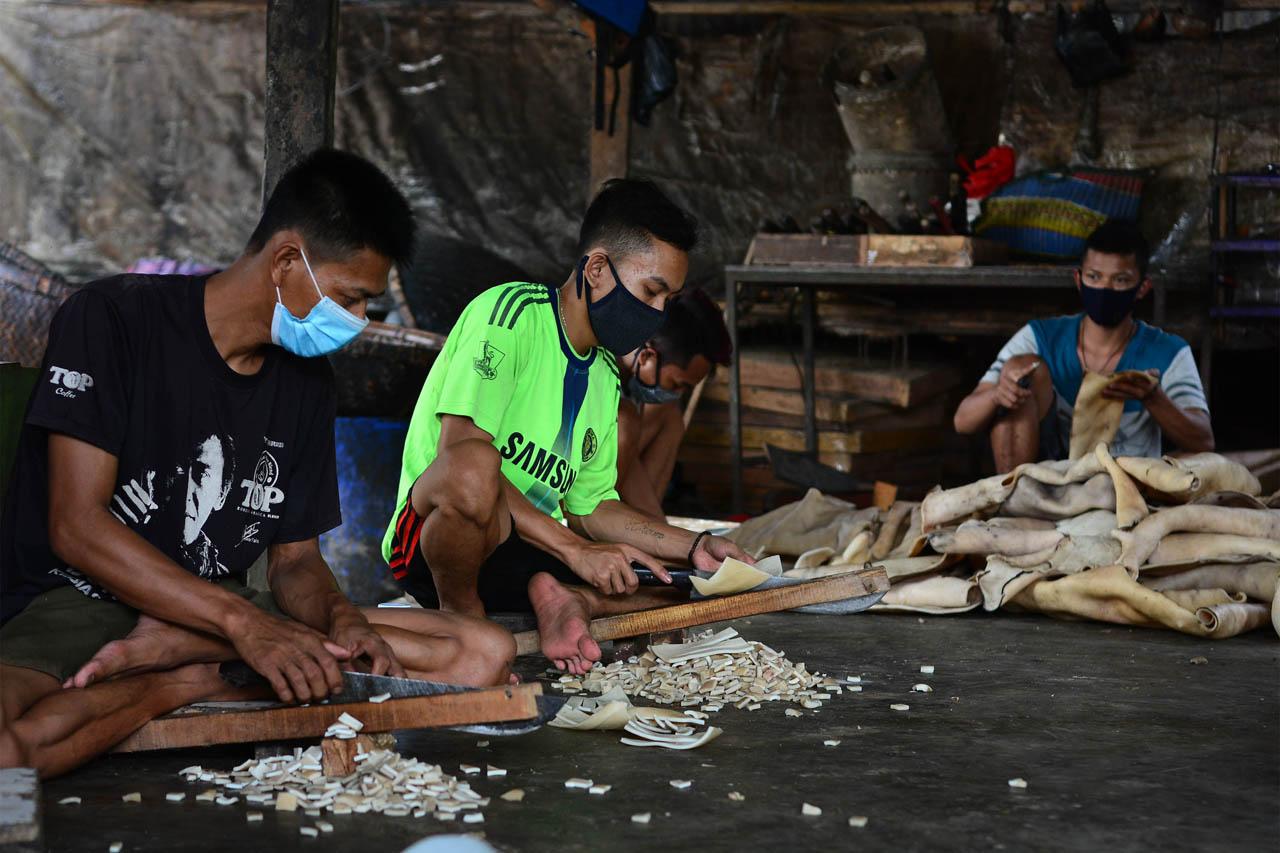 Produksi Krupuk Kulit...