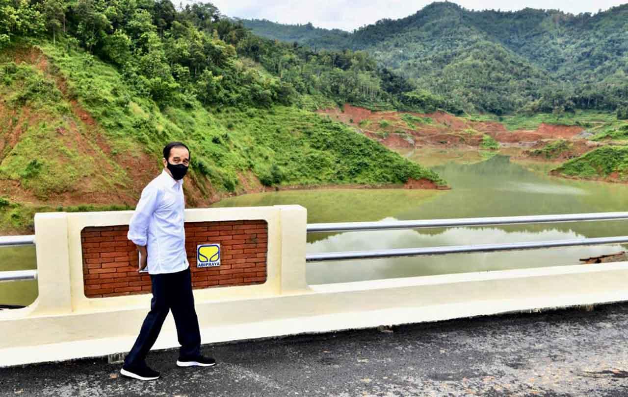 Jokowi Resmikan Bendungan...