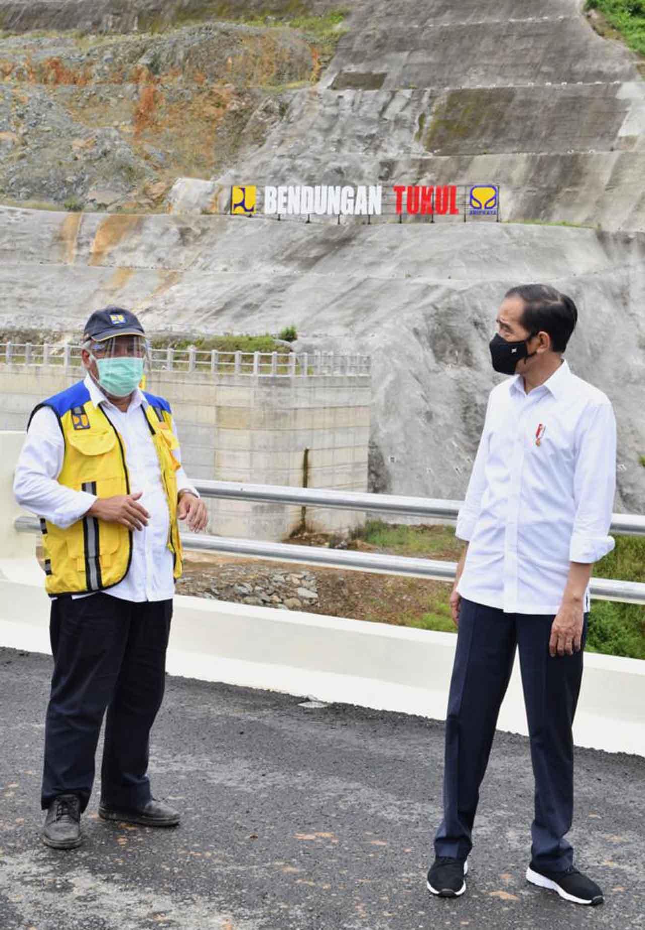 Jokowi Resmikan Bendungan...
