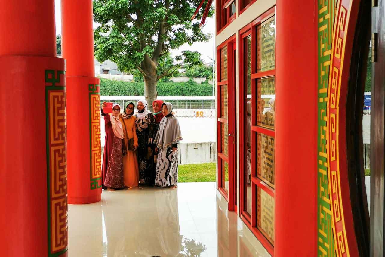 Masjid Babah Alun Desari,...