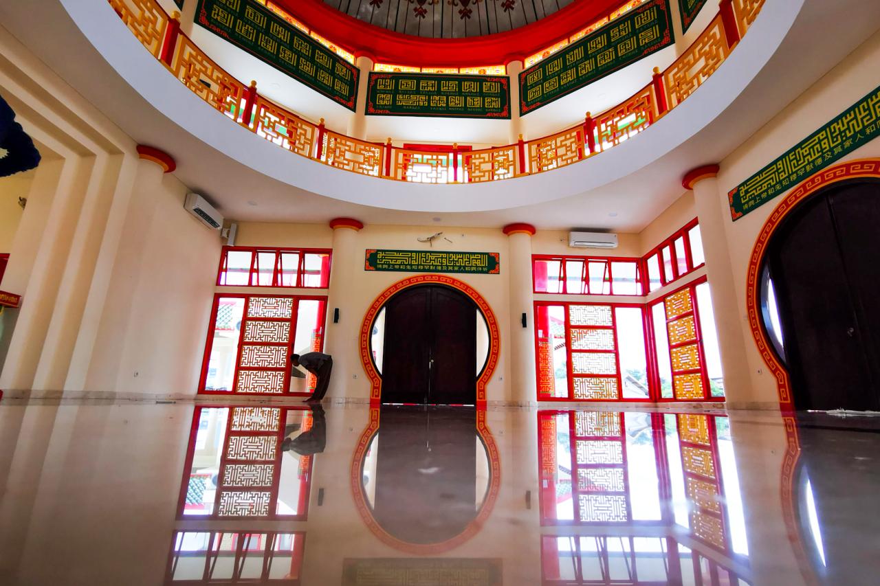 Masjid Babah Alun Desari,...