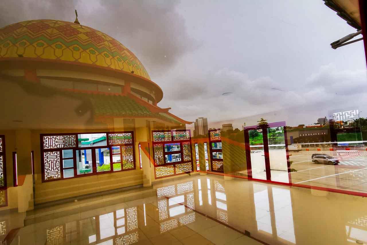 Masjid Babah Alun Desari,...