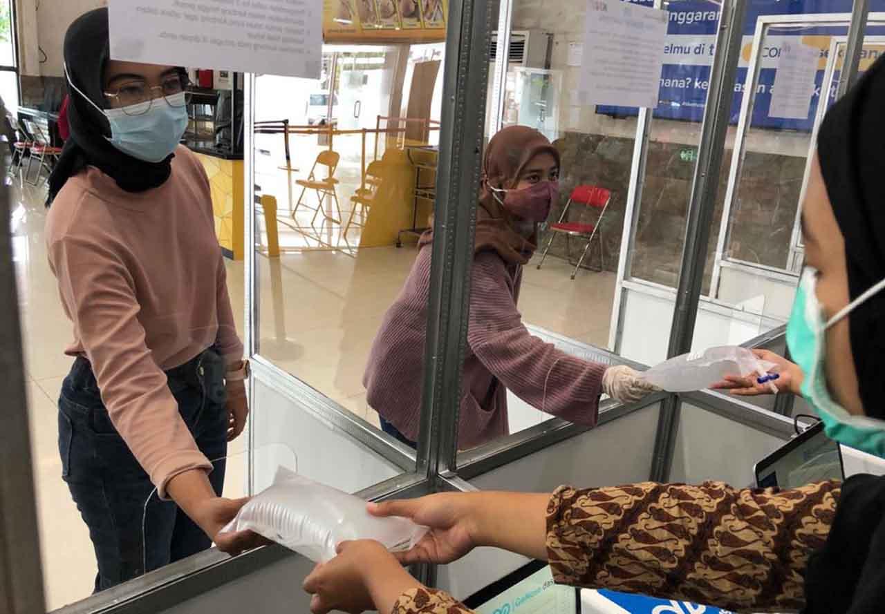 Hari Ini, Stasiun Surabaya...