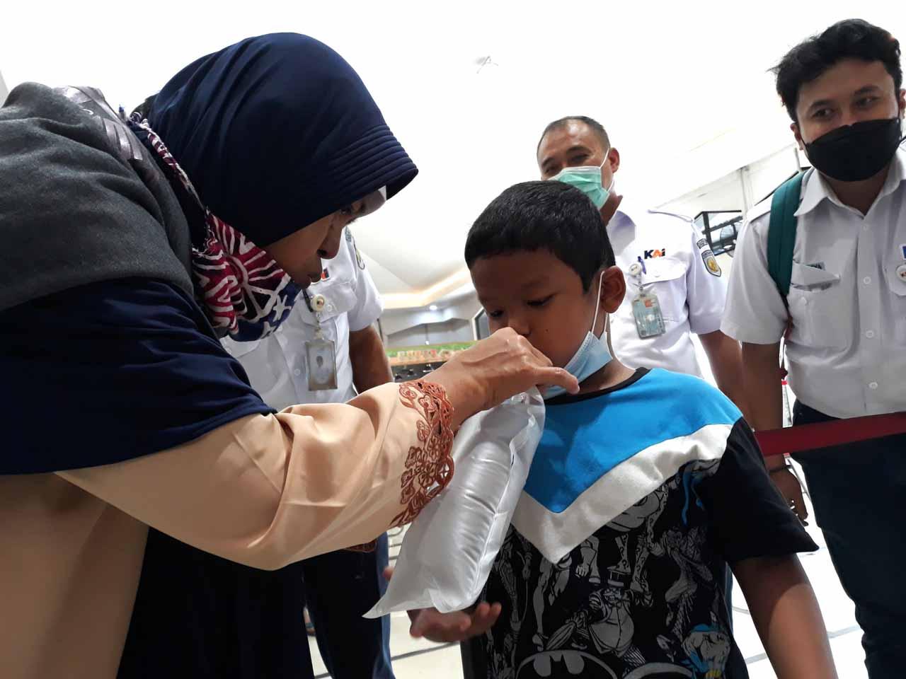 Stasiun Pasar Turi Terapkan...