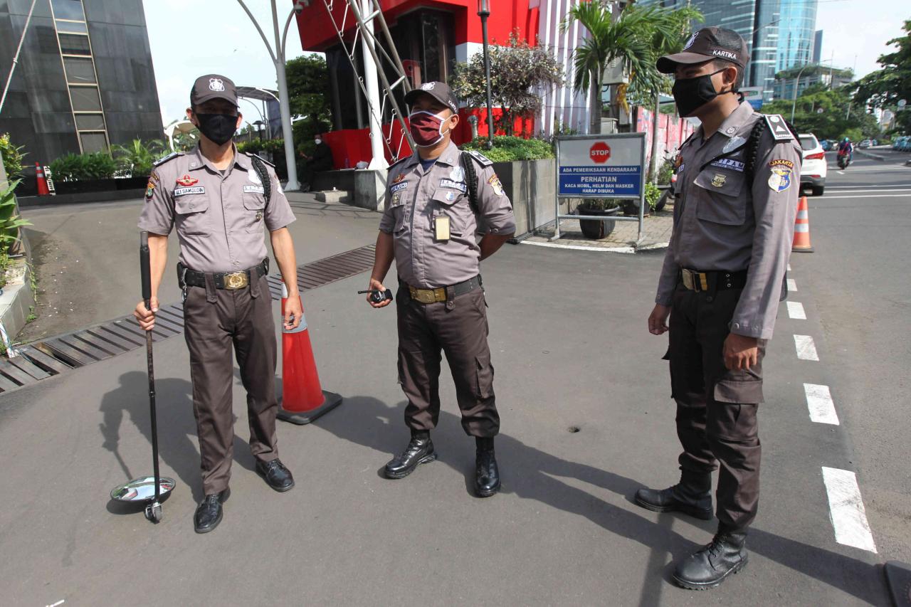 Ini Dia Penampakan Satpam...