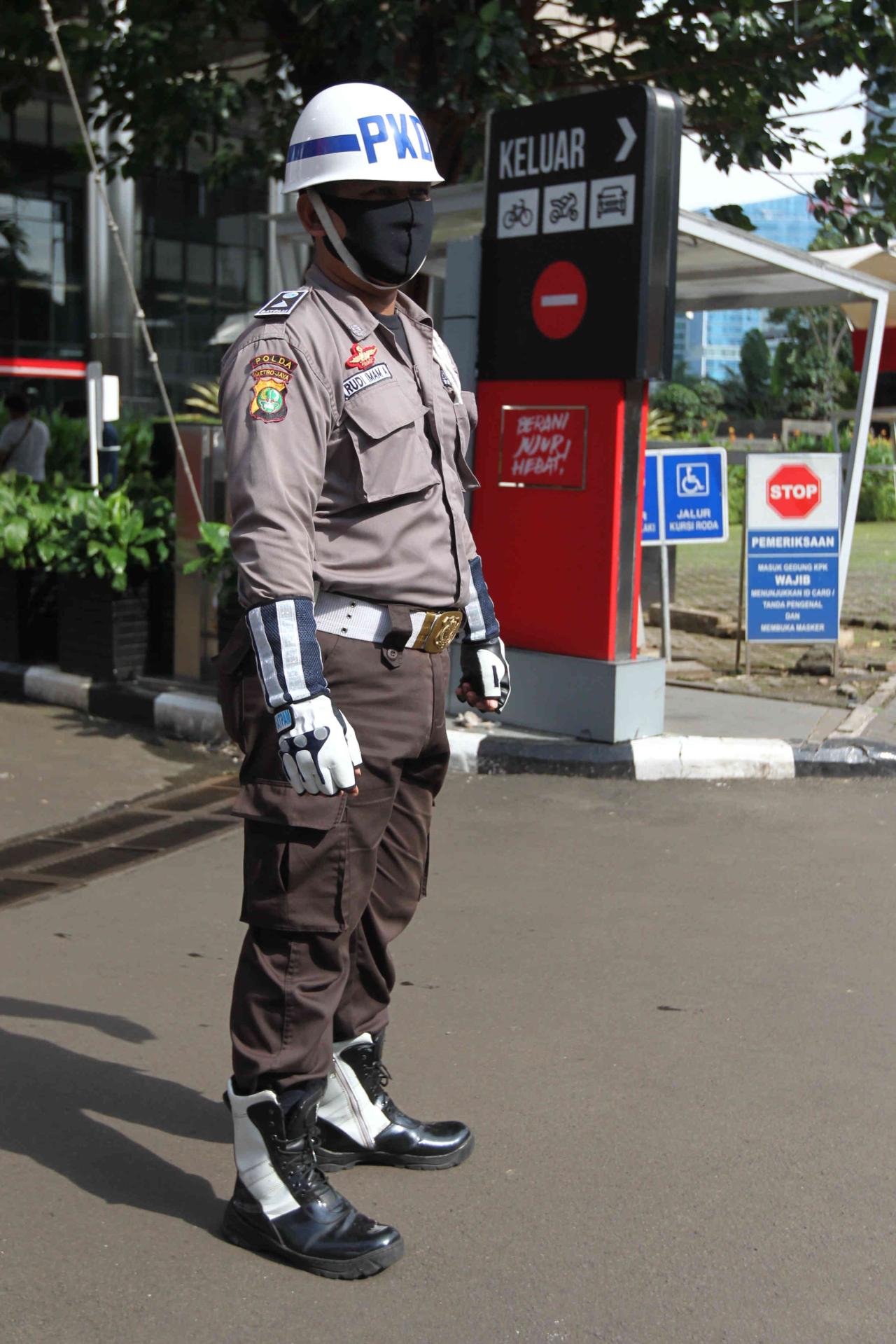 Ini Dia Penampakan Satpam...