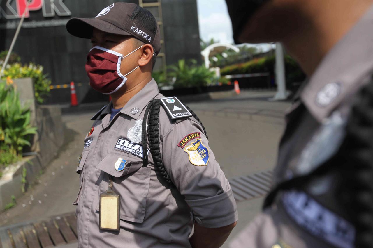 Ini Dia Penampakan Satpam...