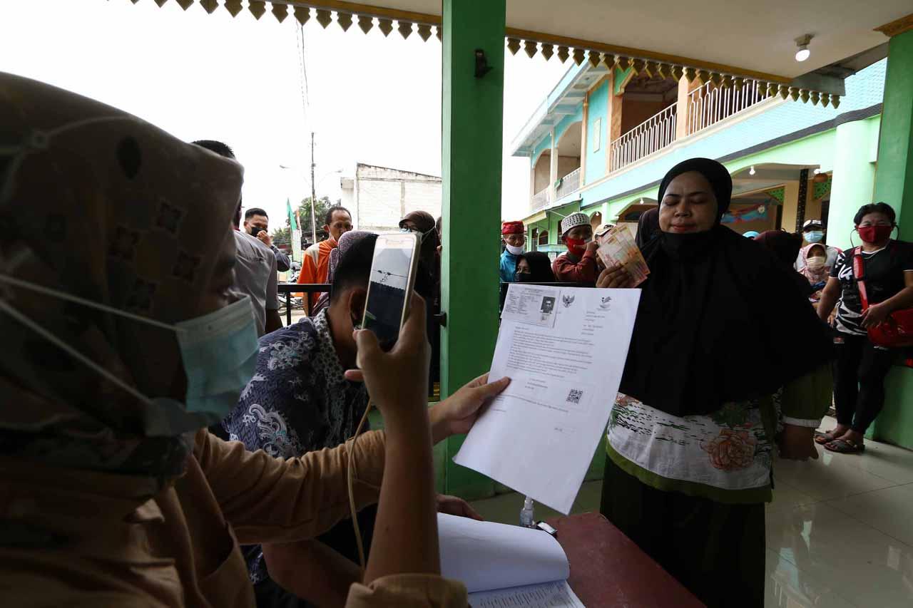 Abaikan Physical Distancing,...