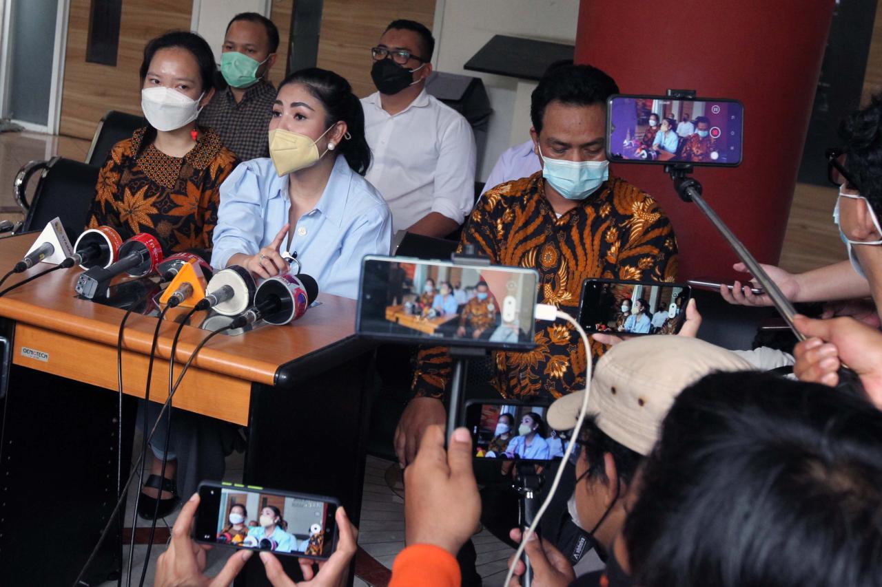 KDRT Sejak Awal Menikah,...