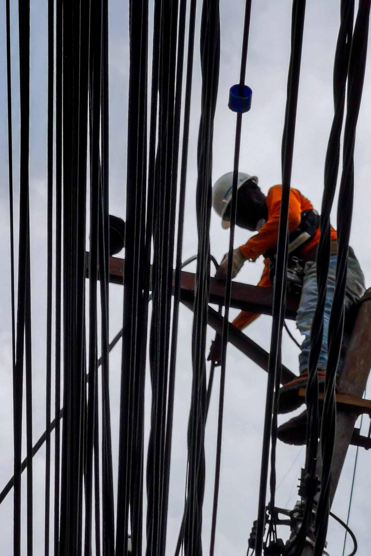 PLN Beri Diskon 30 Persen...