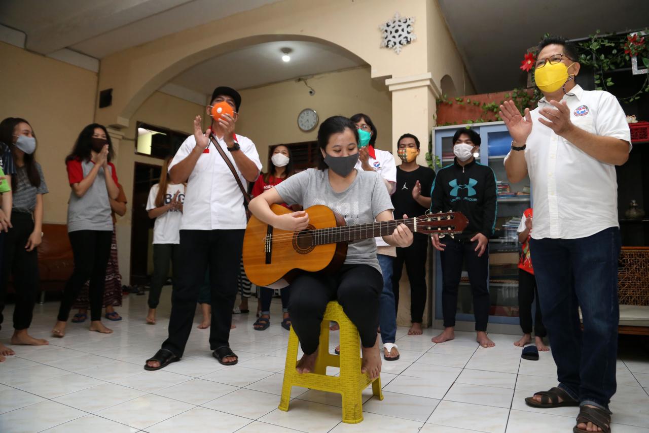 Partai Perindo Salurkan...