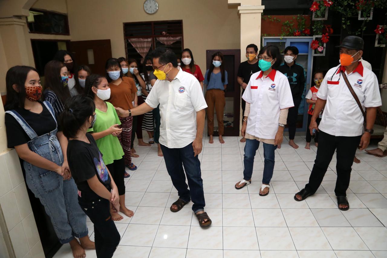 Partai Perindo Salurkan...