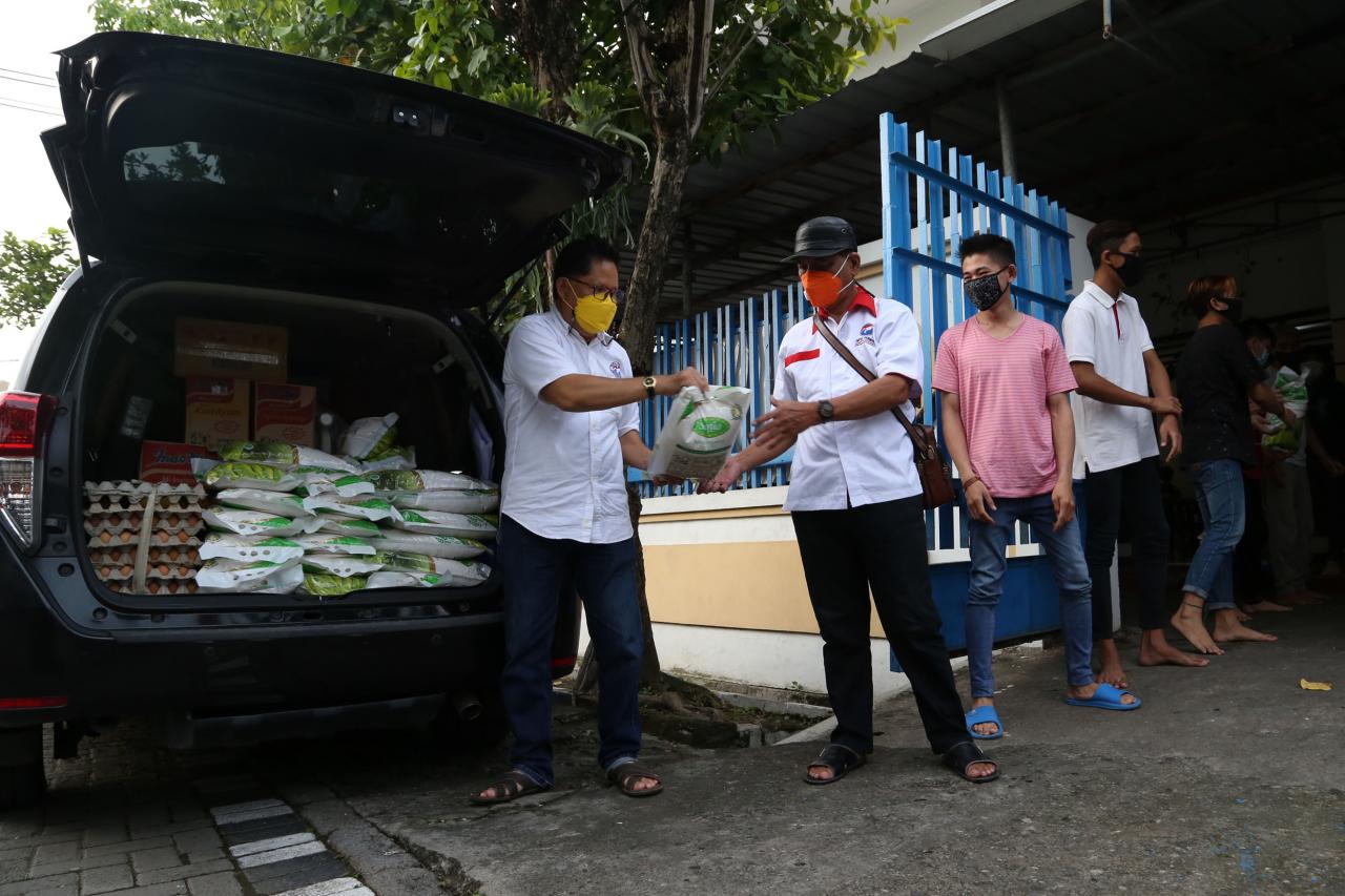 Partai Perindo Salurkan...