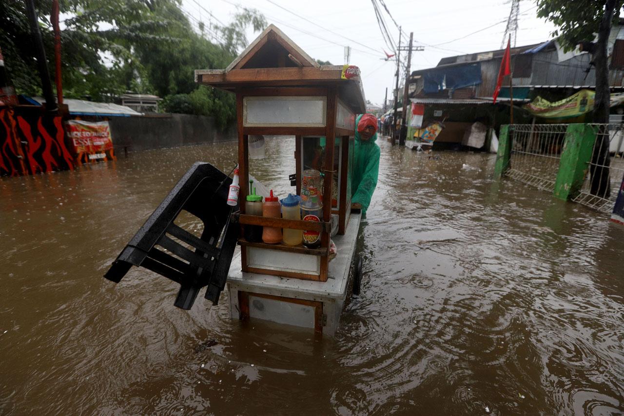 Banjir Rendam Kawasan...