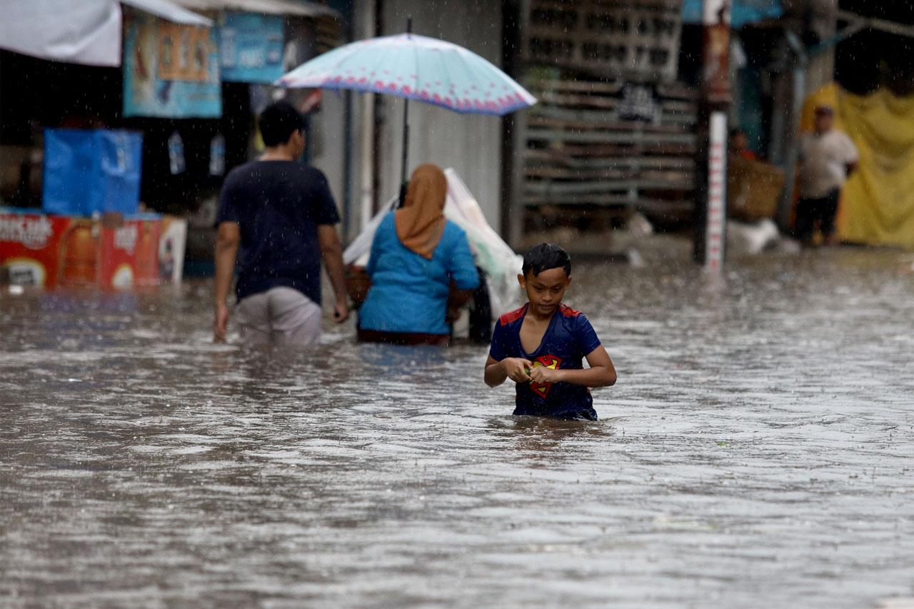 Banjir Rendam Kawasan...