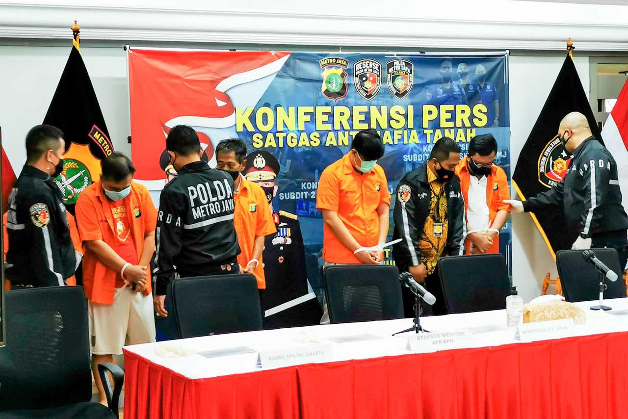 Kasus Mafia Tanah Ibu...