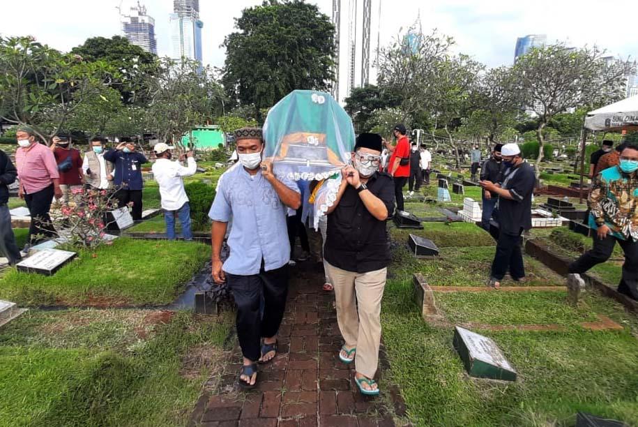 Tiba di TPU Karet Bivak,...