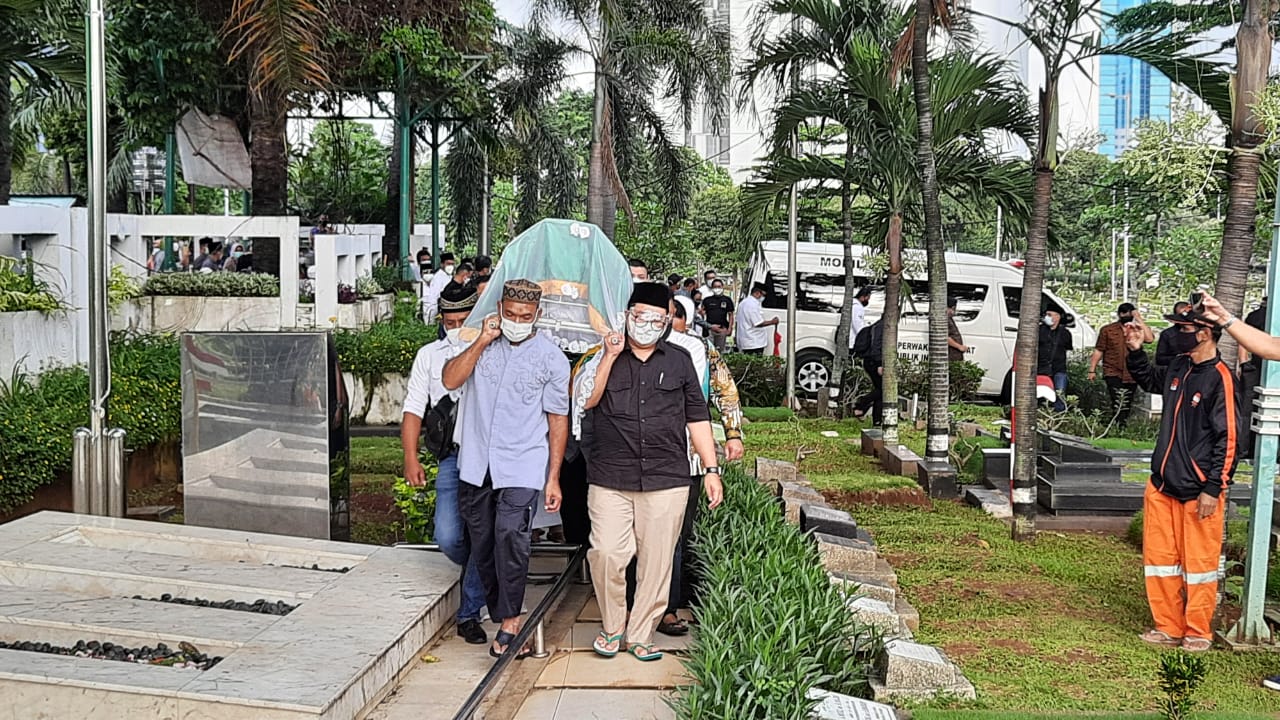 Tiba di TPU Karet Bivak,...