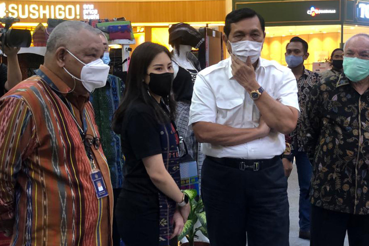 Luhut Panjaitan dan...
