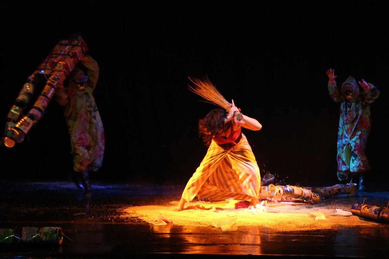 Teater Api Surabaya...