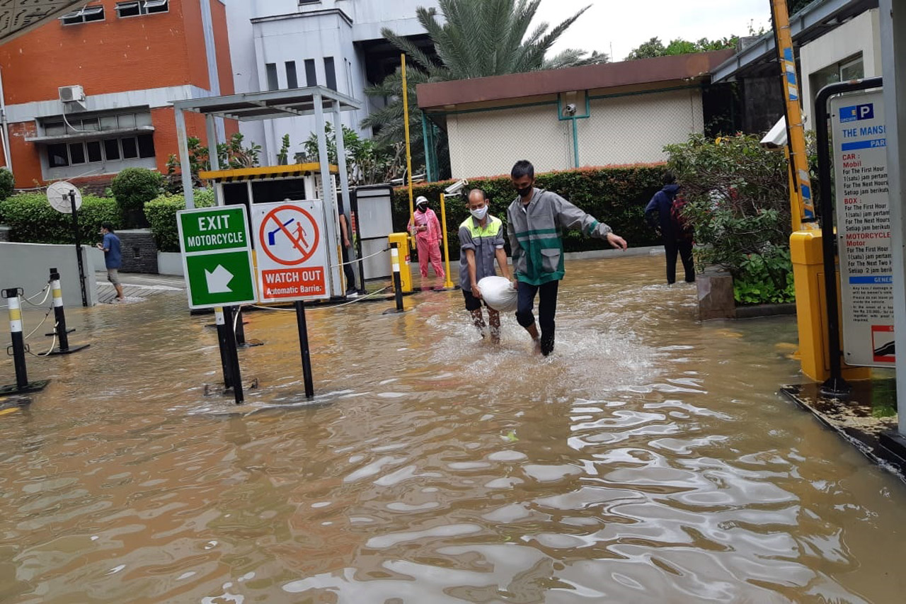 Kemang Banjir, Air Masuk...