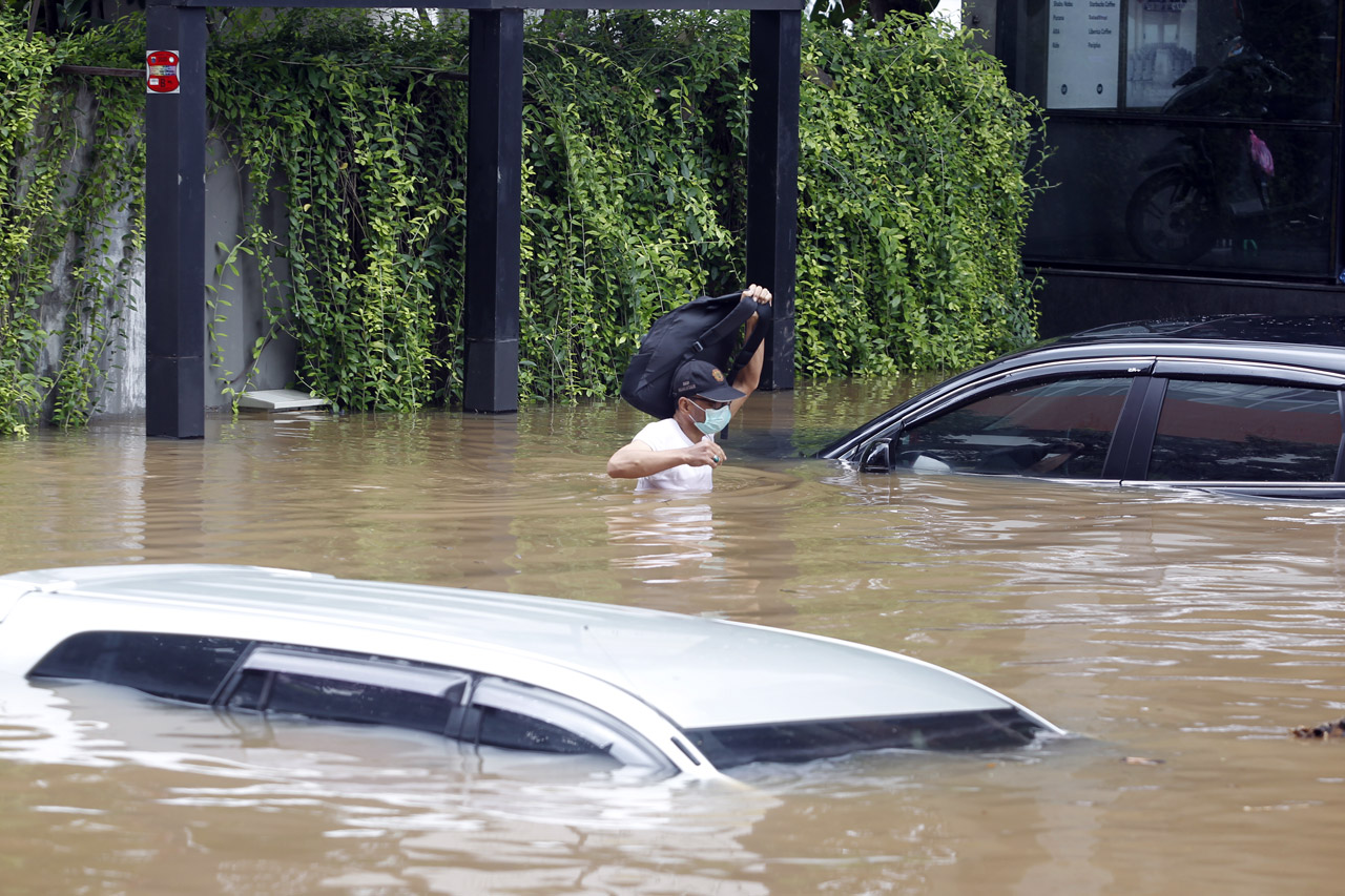 Puluhan Mobil Mewah...