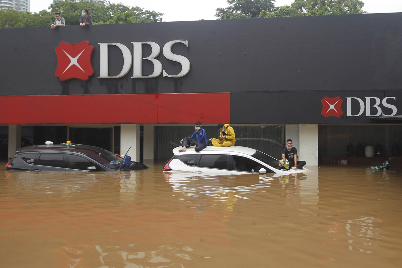 Puluhan Mobil Mewah...