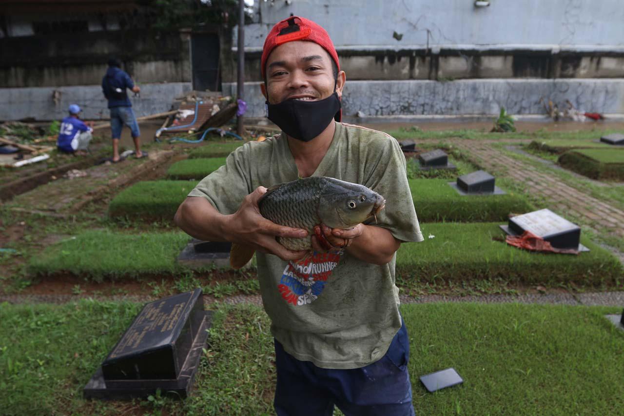 Kali Krukut Meluap,...