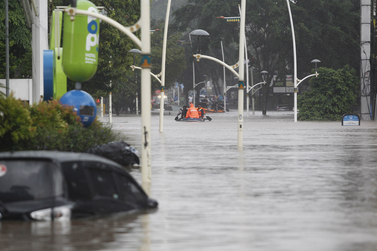Banjir Setinggi 1,5...