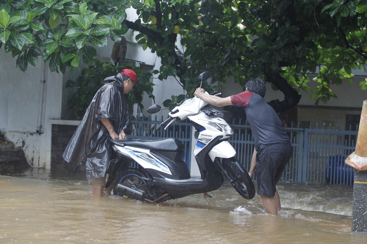 Banjir Setinggi 1,5...