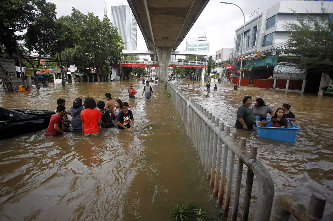 Jalan Tendean Banjir,...