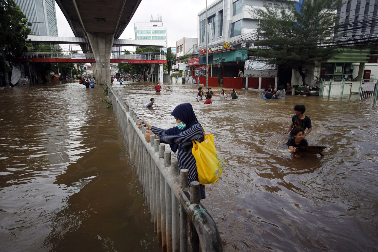 Jalan Tendean Banjir,...