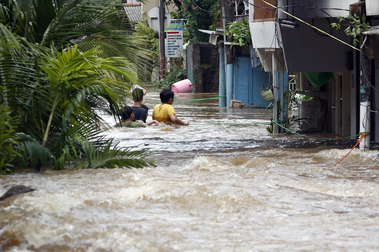 Jalan Tendean Banjir,...