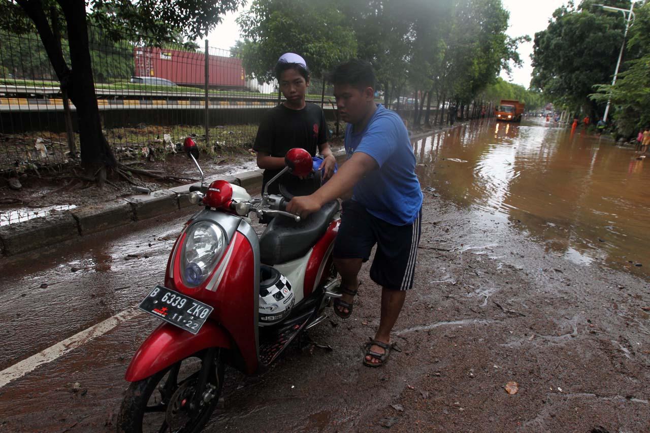 Sejumlah Motor Mogok...