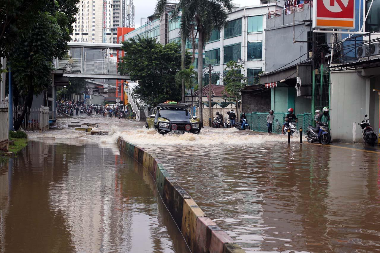 Jalan Warung Jati Barat...