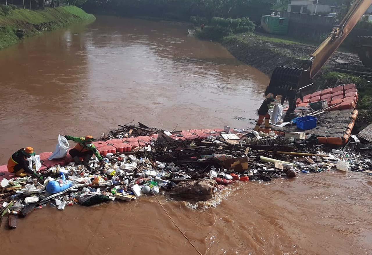 Hujan Deras, Sampah...
