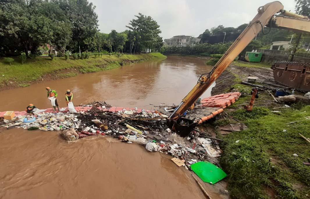 Hujan Deras, Sampah...
