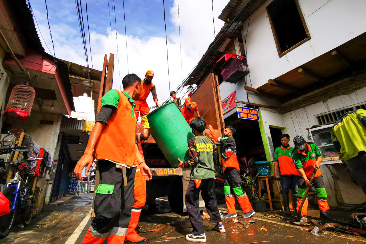 Warga Bendungan Hilir...