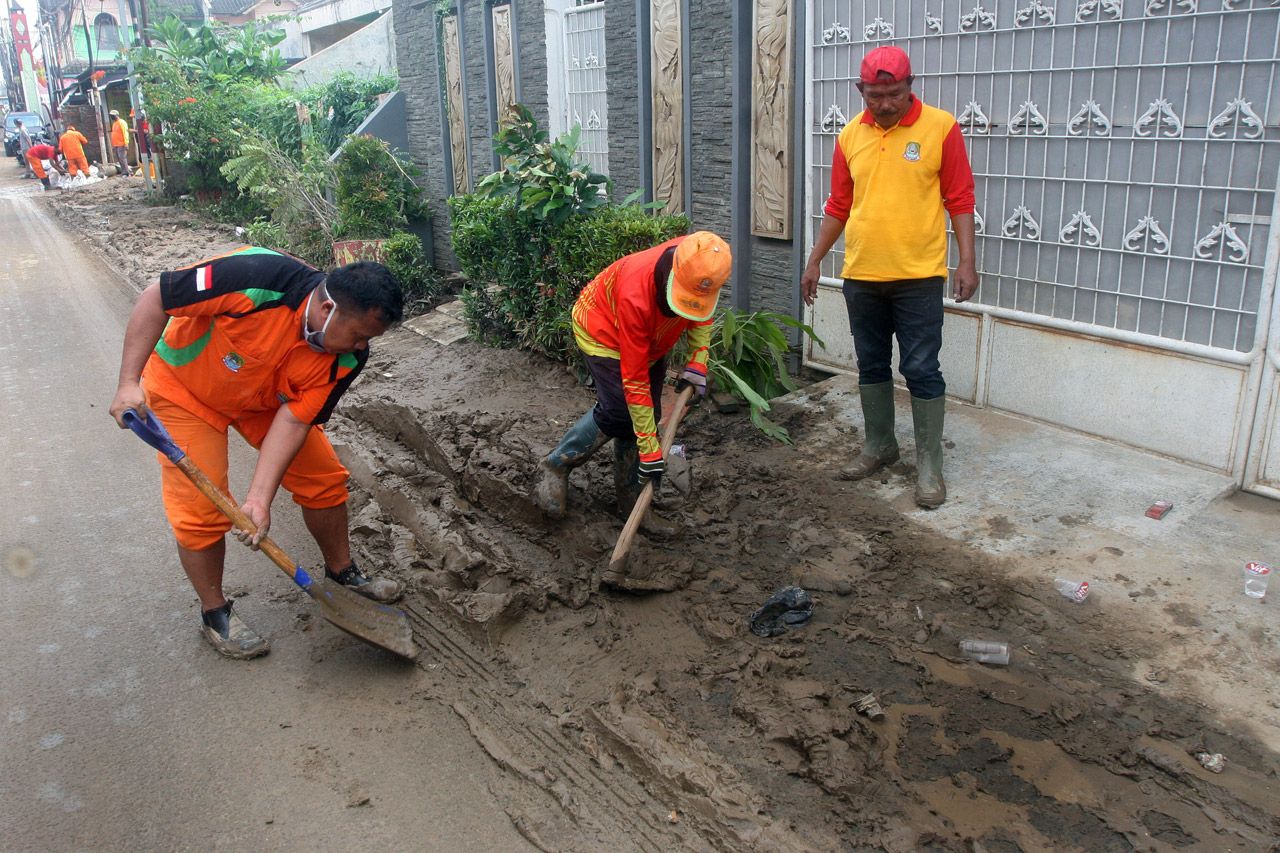 Banjir Surut, Warga...