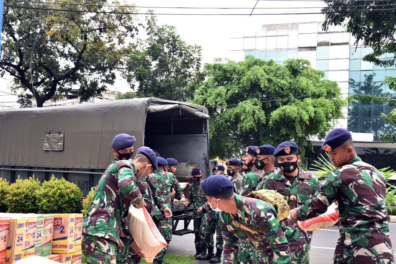 Kerahkan Truk Militer,...