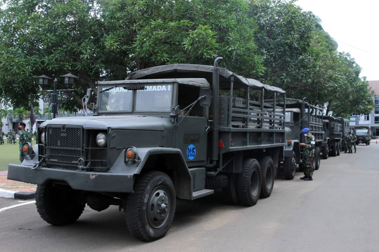 Kerahkan Truk Militer,...