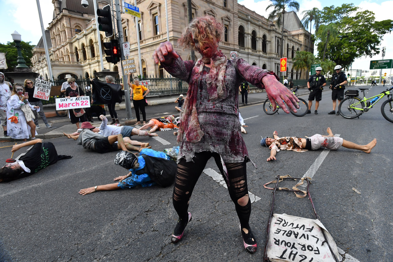 Serem, Puluhan Zombie...